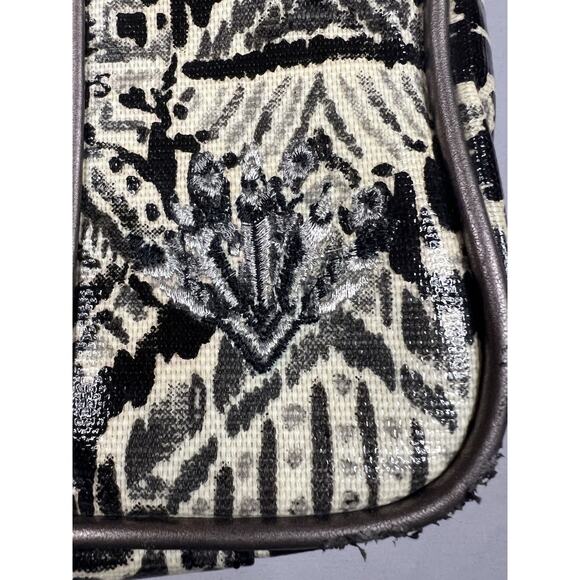 Sakroots Black & Cream Travel Case Hanging Toiletry Bag - Picture 7 of 10